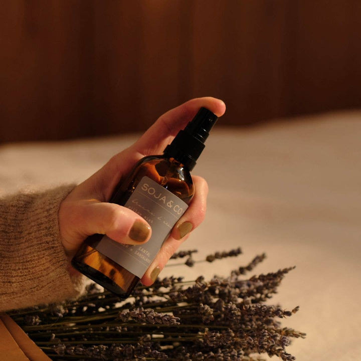 SOJA&amp;CO.® pillow mist with lavender and sandalwood scent in a 100ml spray bottle, suitable as face, perfume, or hair mist.