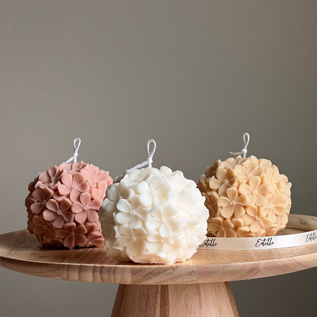 Hydrangea Ball Candle: Cream / Vanilla&Cashmere
