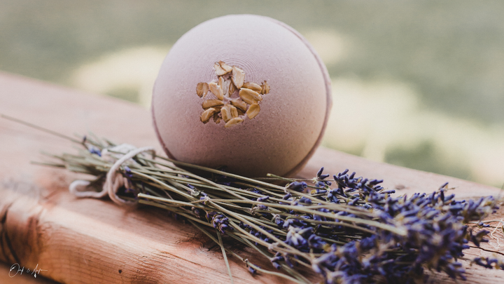 Bath Bomb: Lavender Oatmeal