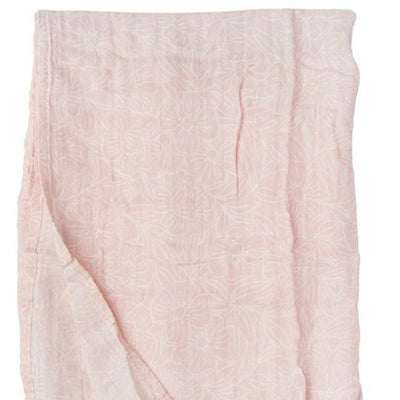 Subtle and romantic, the Sepia Rose Floral features an all-over floral print in a beautiful pastel pink that is as delicate as your baby's skin. The Sepia Rose Floral Swaddle is a great addition to our Custom Gift Boxes.